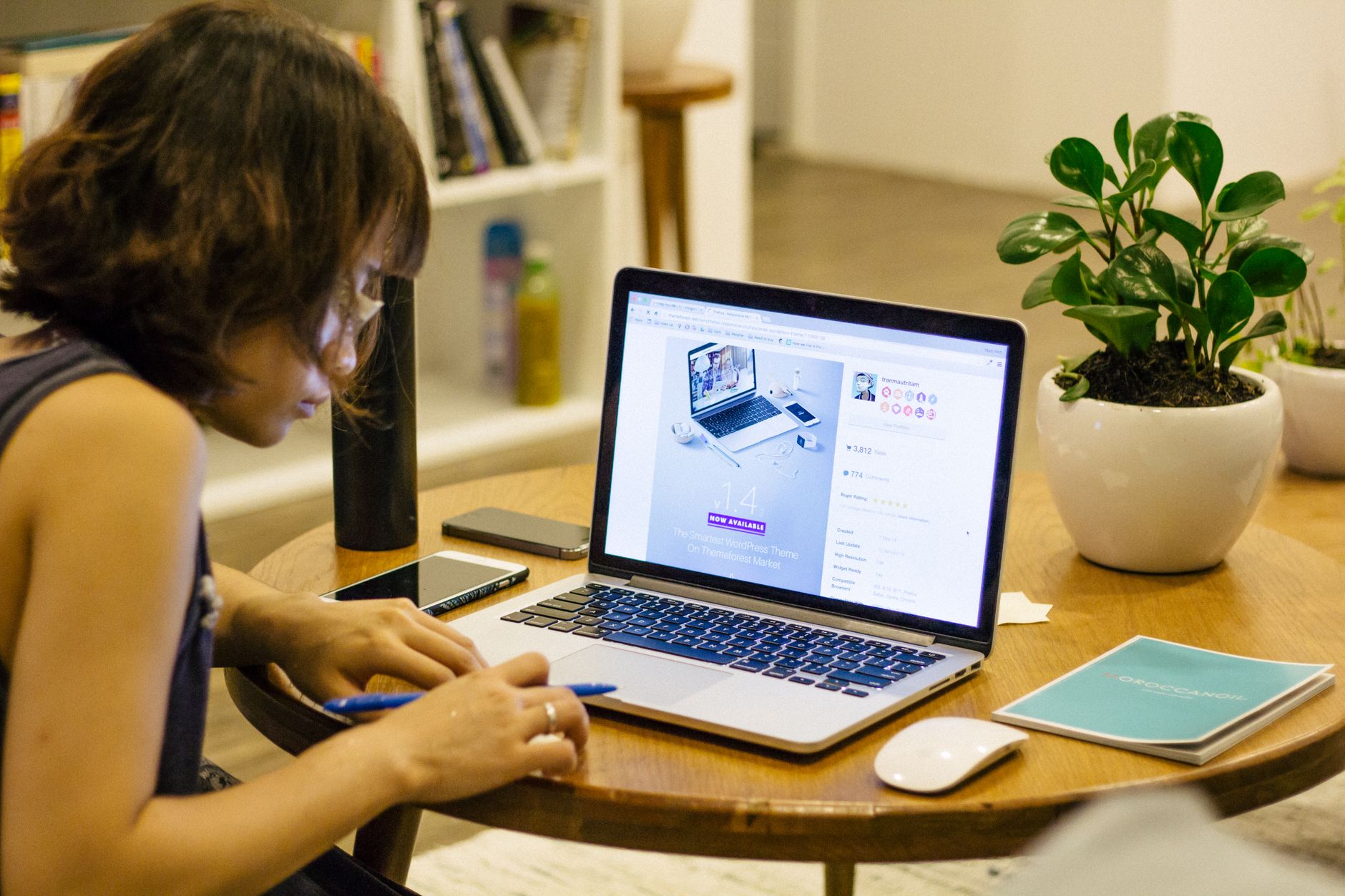 Emploi 100 % télétravail : métiers, plateformes et pièges à éviter